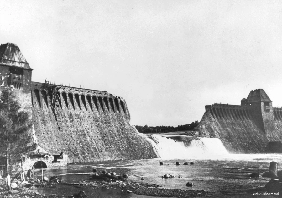 BS_28_Moehnesee_1943.05.17 Möhnekatastrophe 14HiRes.jpg